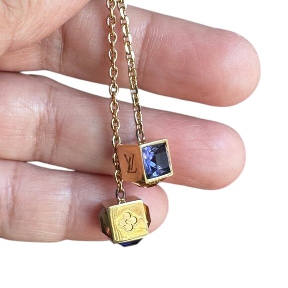 ‼️LOUIS VUITTON CRYSTAL GAMBLE CUBE EARRINGS IN AZUR - Picture 11 of 16